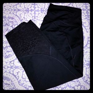 VS Knockout leggings - Black with leopard mesh.